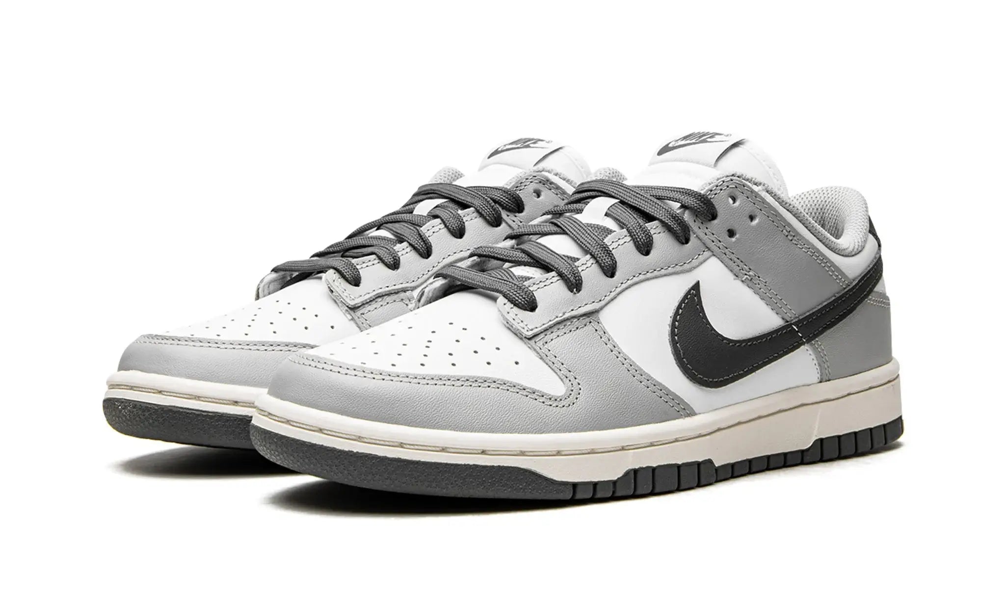 Tênis Nike Dunk Low Feminino "Light Smoke Grey" Cinza - DD1503-117