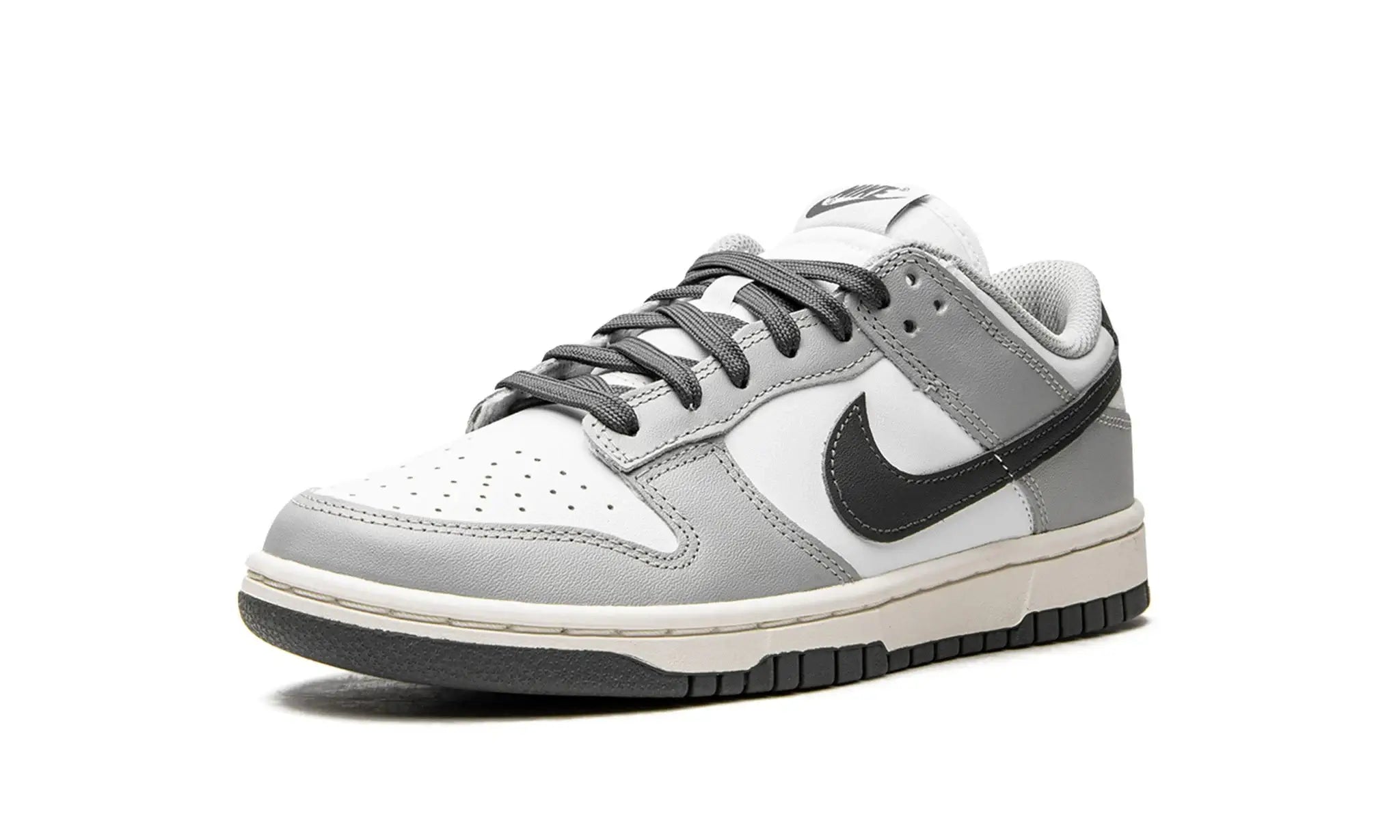 Tênis Nike Dunk Low Feminino "Light Smoke Grey" Cinza - DD1503-117