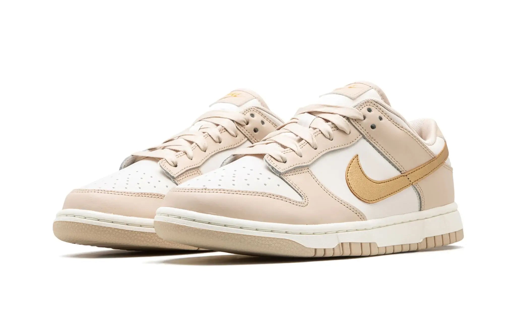 Tênis Nike Dunk Low Feminino "Metallic Gold" Dourado - DX5930-001