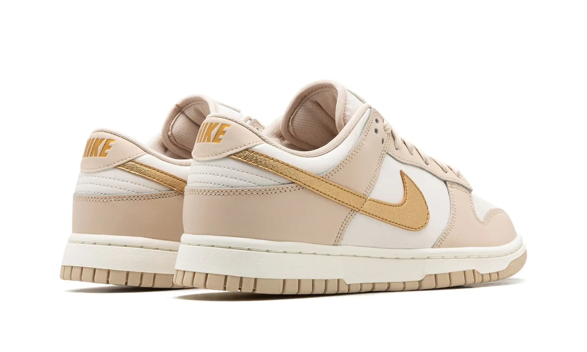 Tênis Nike Dunk Low Feminino "Metallic Gold" Dourado - DX5930-001