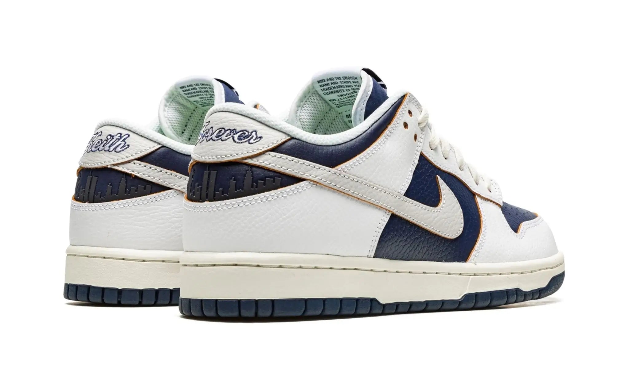 Tênis Nike Dunk Low SB x HUF "New York" Branco / Azul - FD8775-100