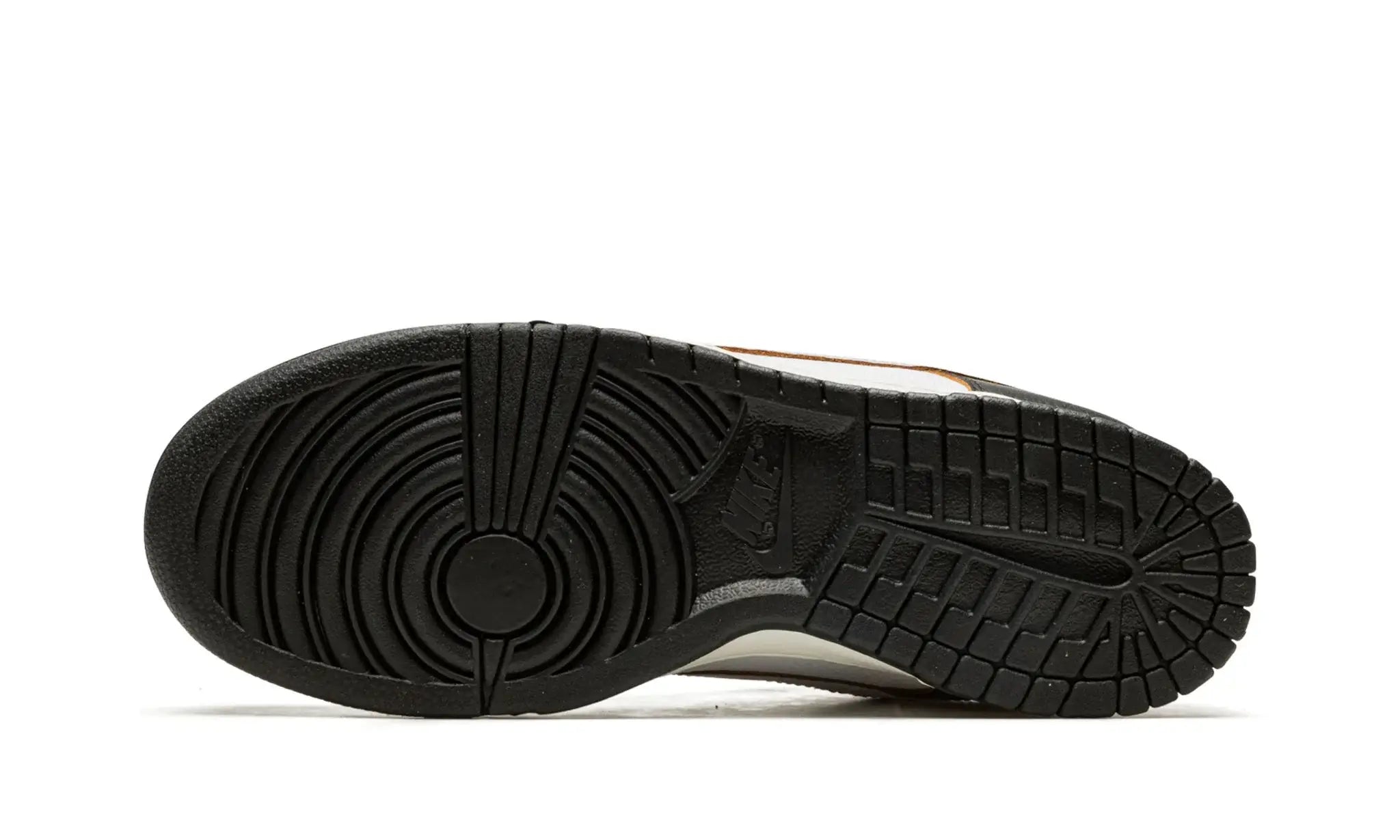 Tênis Nike Dunk Low SB x HUF "San Francisco" Preto / Branco - FD8775-001