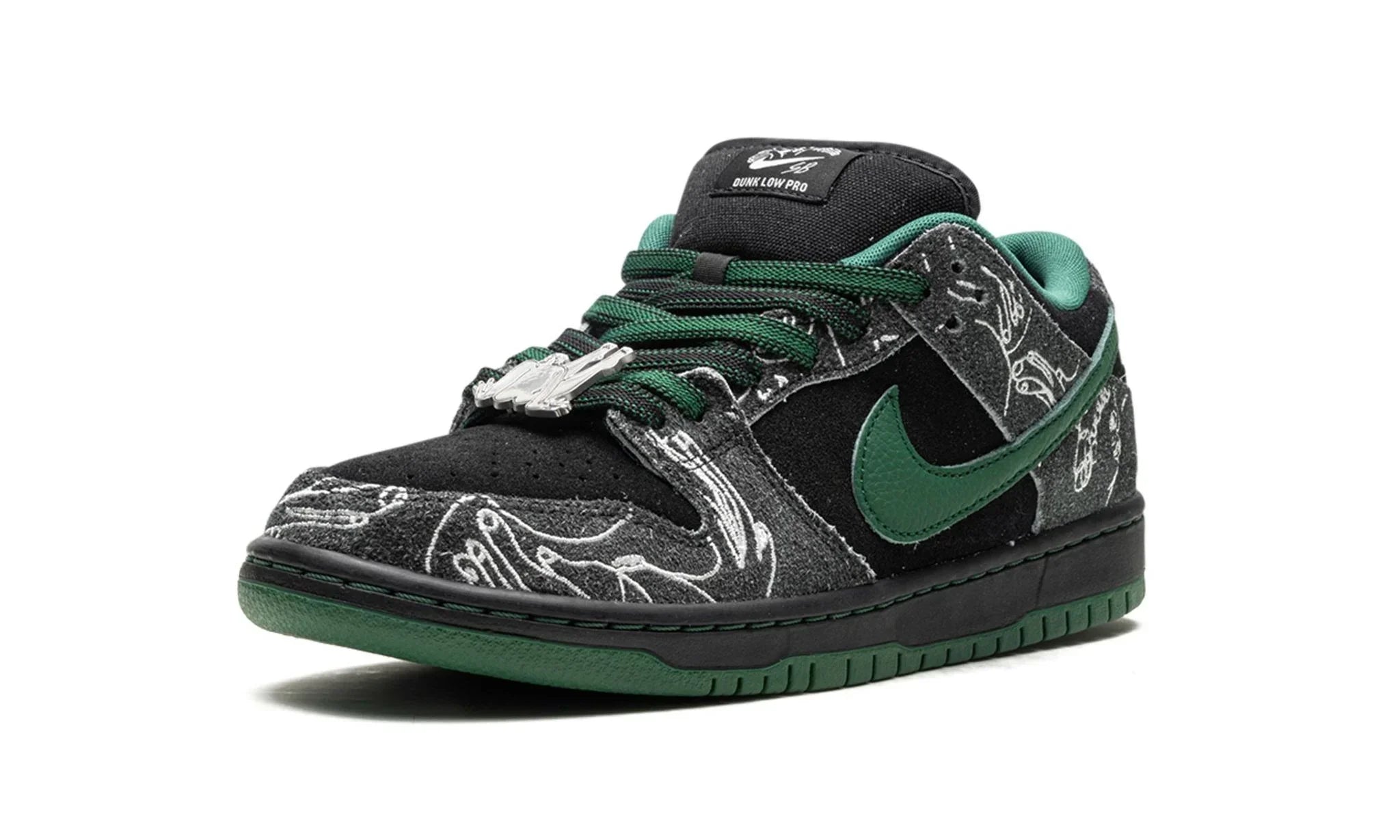 Tênis Nike Dunk Low SB "There Skateboards" Preto / Verde - HF7743-001