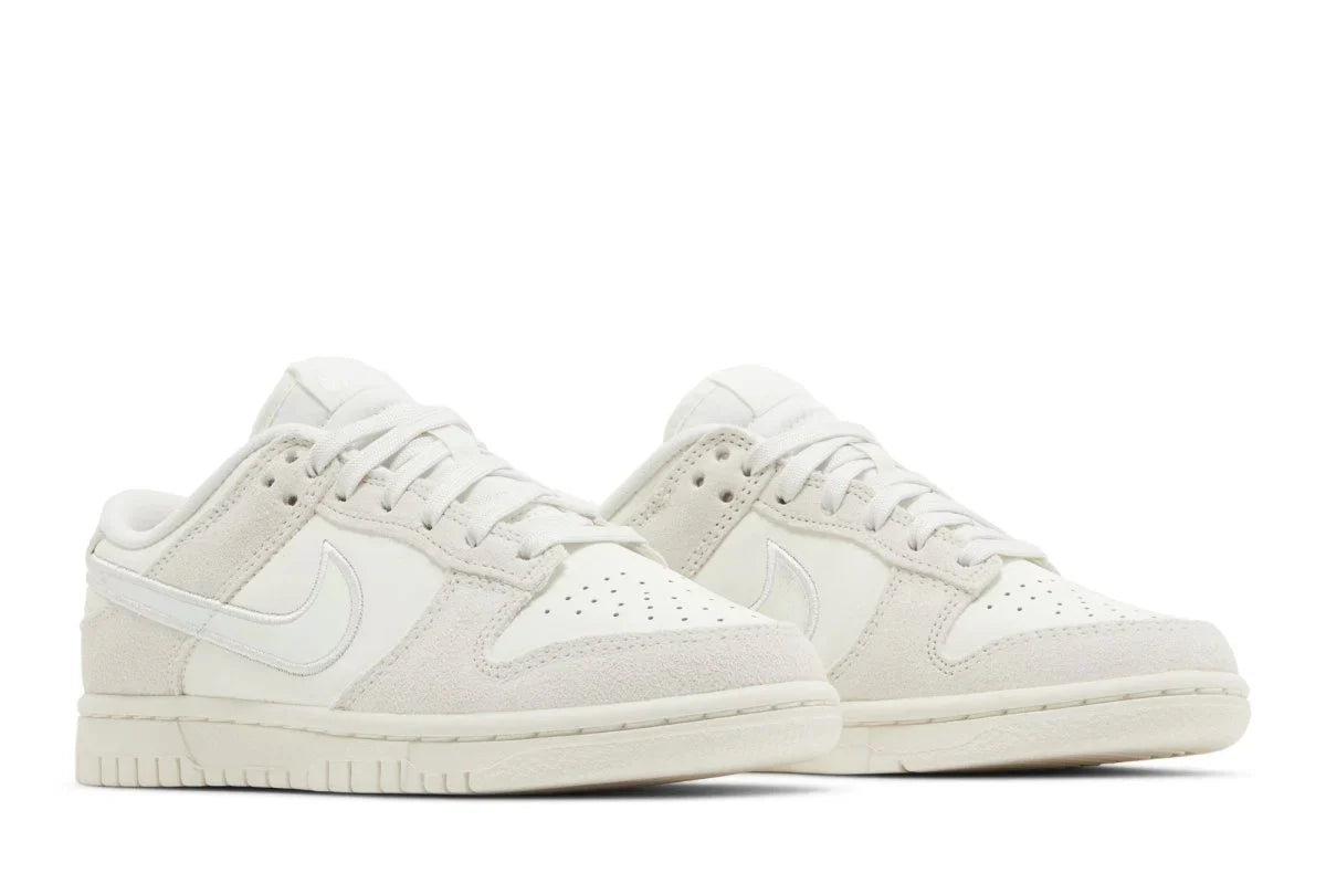 Nike Dunk Low Iridescent Swoosh Bege