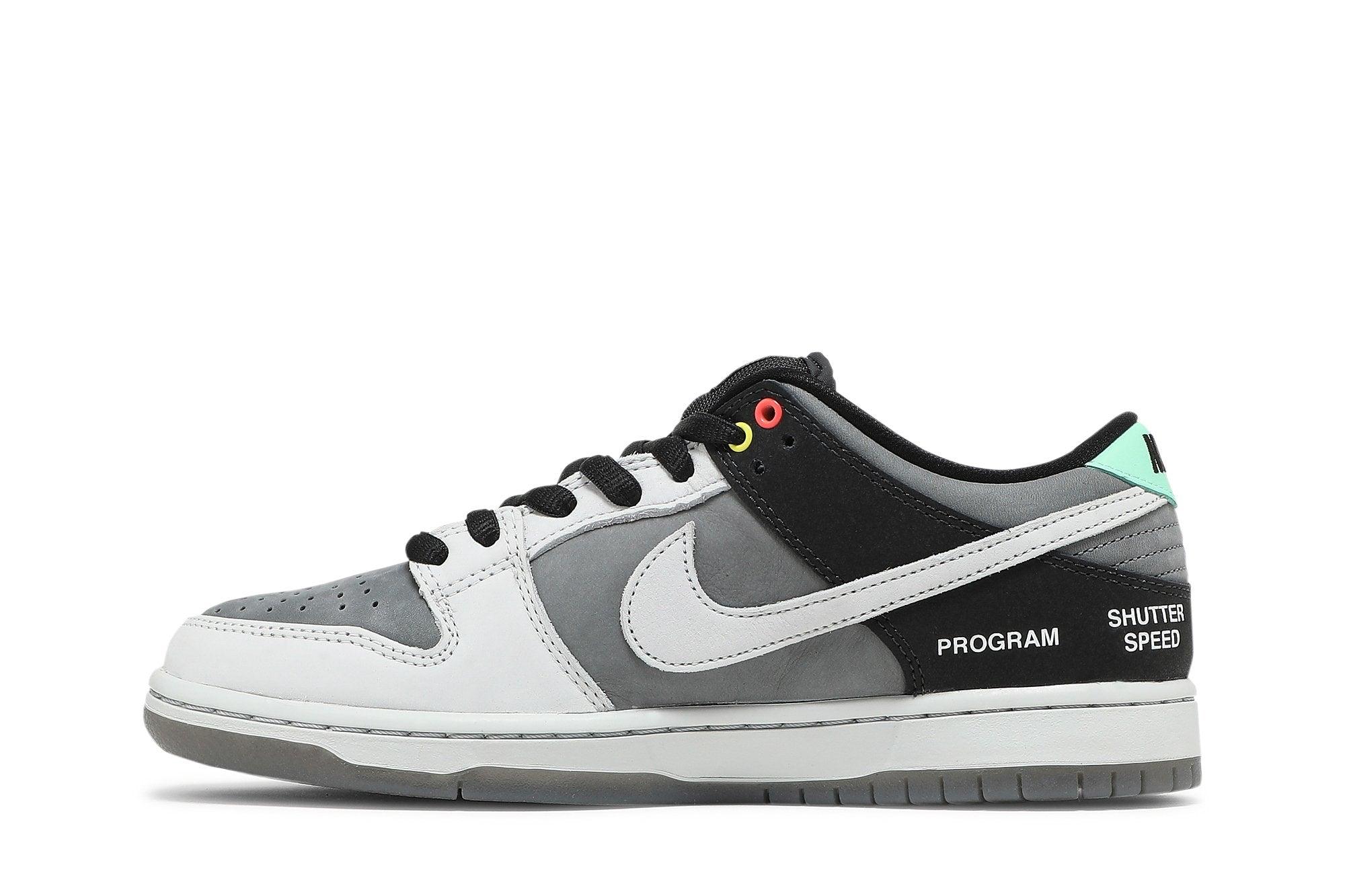Nike SB Dunk Low VX 1000 Camcorder Cinza