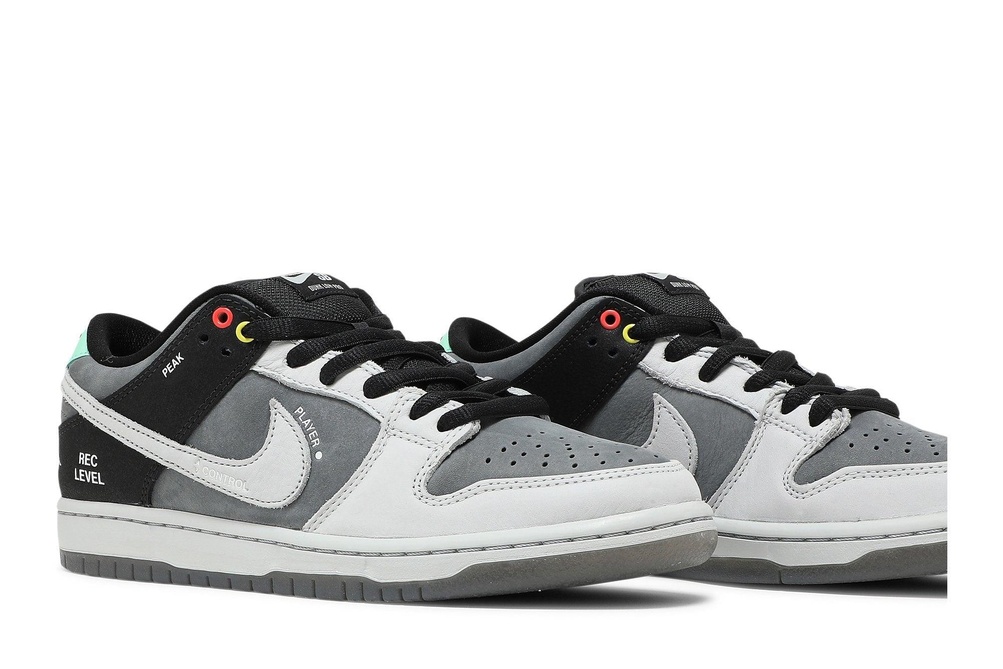 Nike SB Dunk Low VX 1000 Camcorder Cinza
